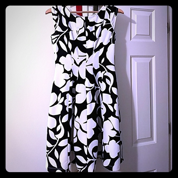 Robbie Bee Dresses & Skirts - Fit and flare quilted dress with stretch